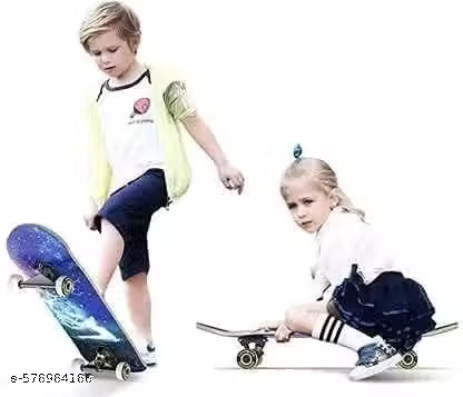 Portable Handheld Lightweight 17 Inch Skateboard Light Flashing 4 Wheels Mini Cruiser Skateboard, Beginners Longboard Suitable for Kids, Age (5-12 Years) (Multicolor Print)(Design sent As per available stock)